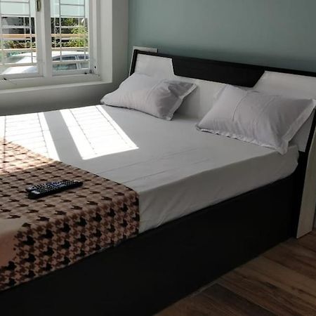 Ab Island Residency Appartement Mundrothuruth Buitenkant foto